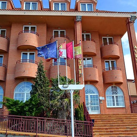 Hotel Avenida III Вільядангос-дель-Парамо Екстер'єр фото