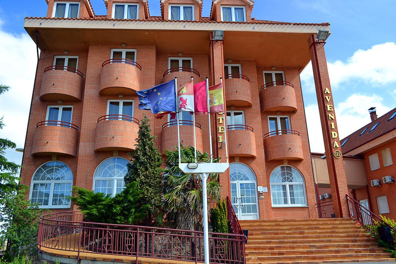Hotel Avenida III Вільядангос-дель-Парамо Екстер'єр фото