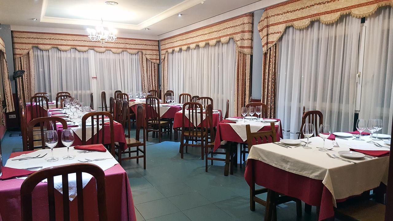 Hotel Avenida III Вільядангос-дель-Парамо Екстер'єр фото